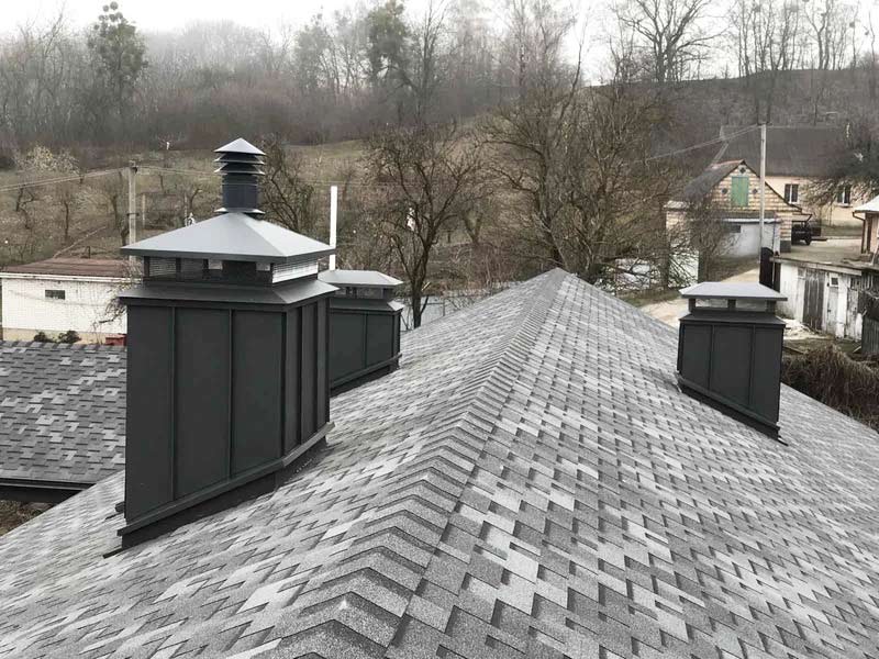 Монтаж металлочерепицы на скатной крыше дома